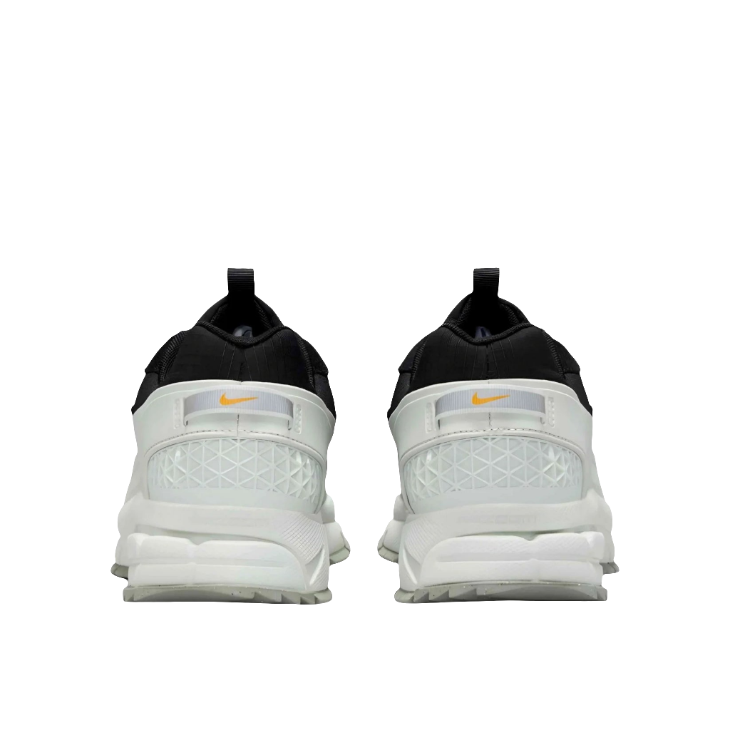 Nike Zoom Vomero Roam Winterized in Black/Light Silver/Jade Horizon/Black.