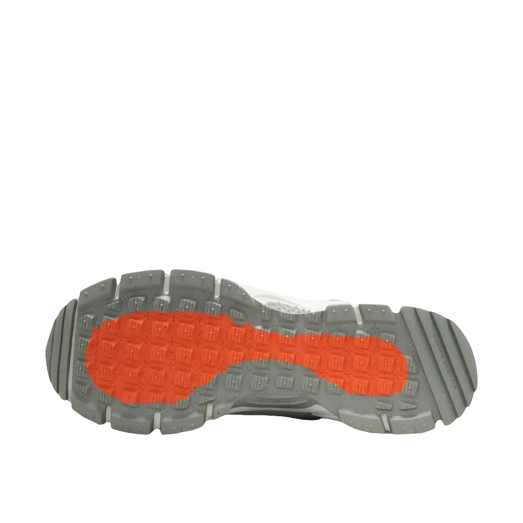 Nike Zoom Vomero Roam Winterized in Black/Light Silver/Jade Horizon/Black.